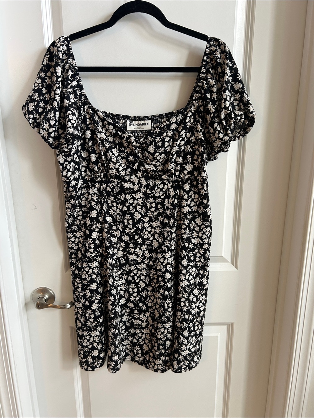 Black Floral Puff-Sleeve Women’s Babydoll Dress